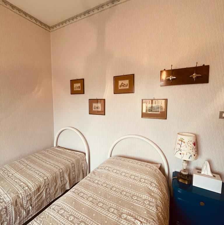 Immagine principale: Affitto stanza doppia intera+ posto in doppia con me